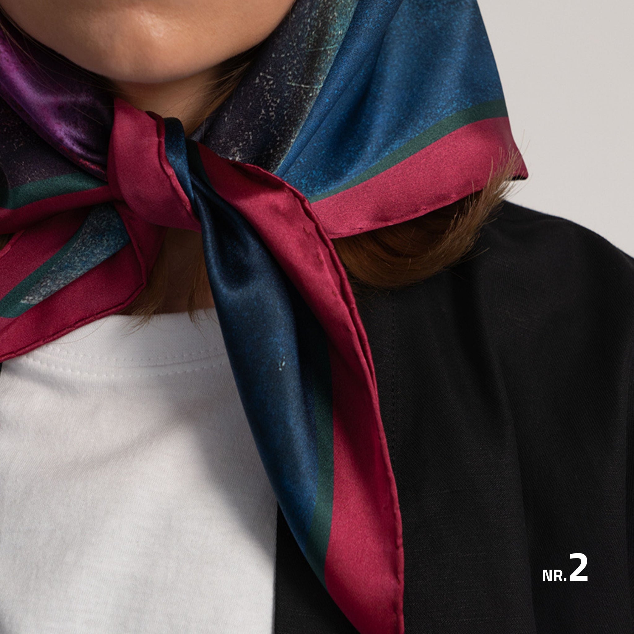 Stasys Museum šilkinės skarelės vokelyje